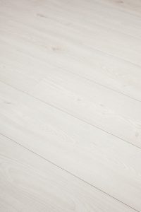 Por qué elegir suelos de tarima en lugar de otros materiales: Razones convincentes