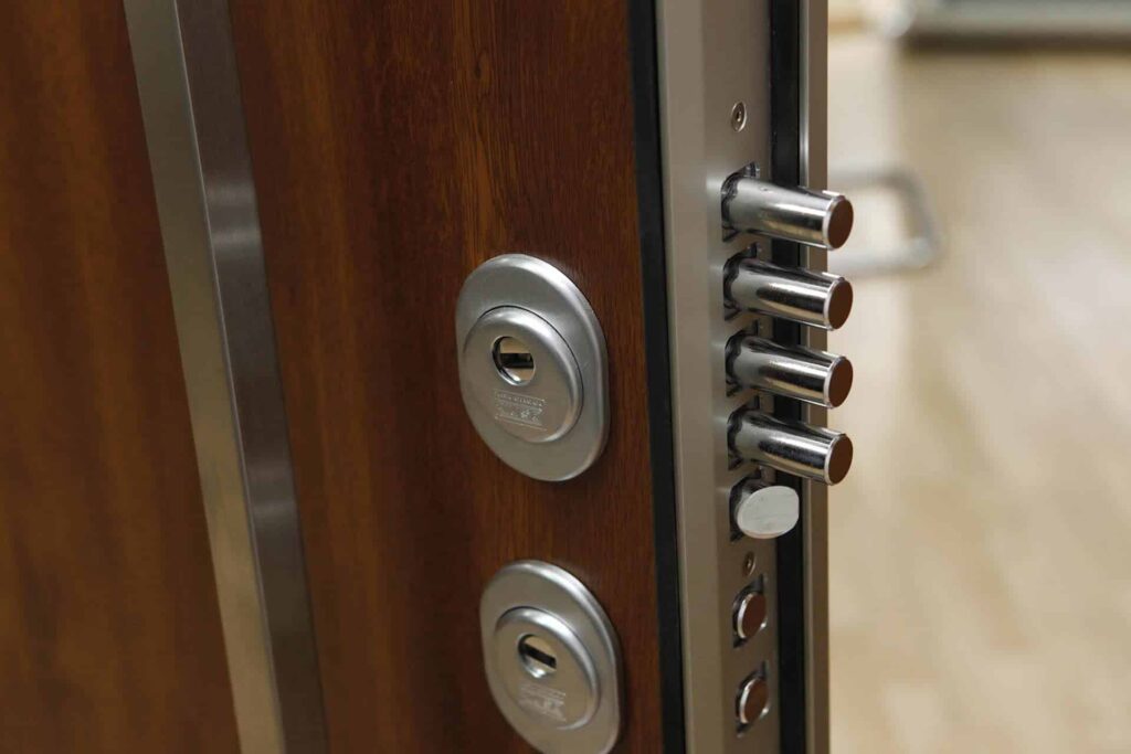 Cómo mejorar la seguridad de tu hogar con puertas acorazadas